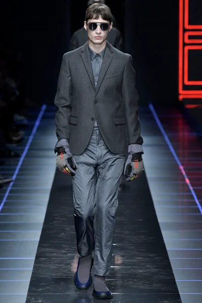 Look 14